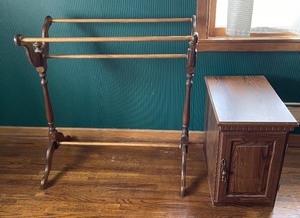 lot 119 image: Wood Quilt Rack and Pressed Wood Laminated Side Table