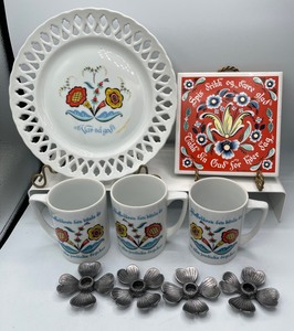 lot 169 image: LOT Berggren Mugs Plate and Trivet