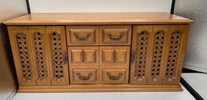 lot 179 image: Vintage Mid Century Wooden Jewelry Box Dresser