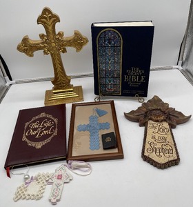 lot 193 image: Bible and Cross Collection Hardanger Framed Cross