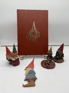 lot 198 image: Hardcover Book Gnomes by Wil Huygen