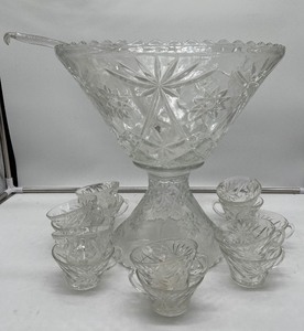 lot 250 image: Vintage Anchor Hocking EAPC Star of David Punch Bowl, Cups and Base