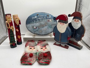 lot 253 image: Christmas LOT Wooden Elves Knitted Socks Candlesticks