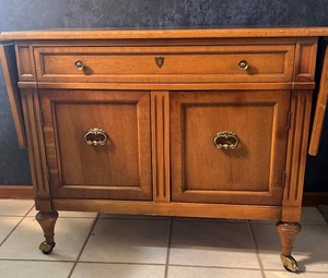 lot 212 image: BuffetServing Cart with extendable leaves on wheels