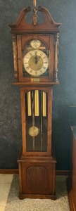 lot 215 image: Ridgeway Grandfather Clock -Keeps time and Chimes as it should