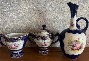 lot 225 image: Nippon Cobalt Blue and Gold Chrysanthemum Dow Sie Cou Ture