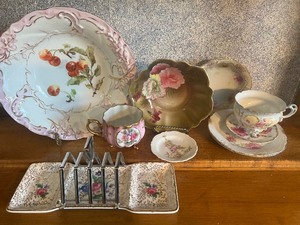 lot 234 image: Pretty in Pink Porcelain Lot with Fancy Toast Holder