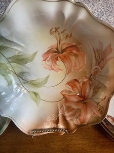 lot 228 image: Nippon plates (5), Large Tiger Lily Bowl lot