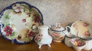 lot 233 image: Roses and more roses lot