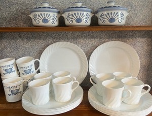 lot 206 image: Corelle Corning Ware Dishes