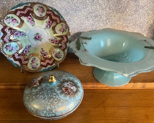 lot 209 image: Turquoise Beauties 1930s Indiana Glass Footed Dish M&R Bowl