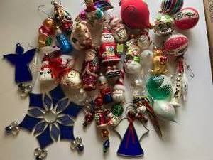 lot 289 image: Large Lot of Glass Christmas Ornaments