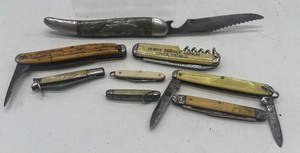 lot 373 image: Lot of 8 Pocket knives and miniature pocket knives