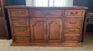 lot 216 image: Thomasville Buffet Server- Top Folds Out