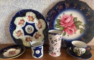 lot 222 image: Cobalt Blue and Gold Trim Lot Toothpick Holder Lot Nippon