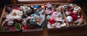 lot 256 image: LOT 4 Flats of Christmas Ornaments