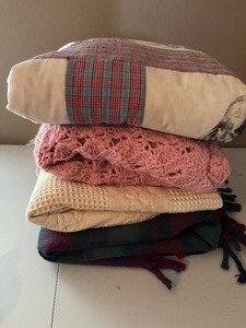 lot 263 image: LOT 4 Blankets