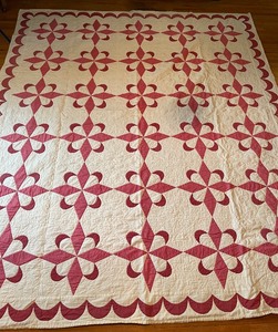 lot 264 image: Pink and White Quilt