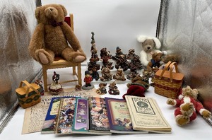 lot 301 image: Boyds Bear LOT and Bear Chair