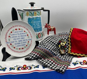 lot 294 image: VERY long Scandinavian Runner 112 Enamel Coffee Pot Dala Horse