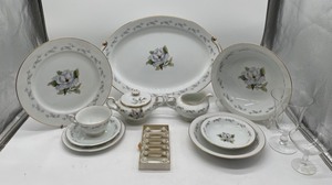 lot 329 image: 43 Piece Rosalinda China by Yamaca Japan and Clear Glassware