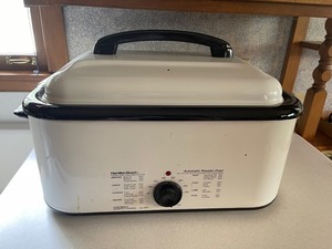 lot 405 image: Hamilton Beach Automatic Roaster Oven