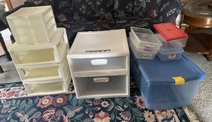lot 408 image: Organizers and Totes