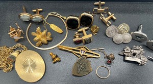 lot 377 image: 14K Gold baby ring, Vintage Ski Pin, Tie tacks, cuff links