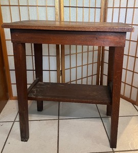 lot 445 image: Small Oak Table - Needs Refinishing