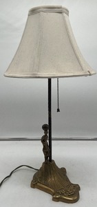 lot 462 image: Vintage Art Nouveau Style Lamp