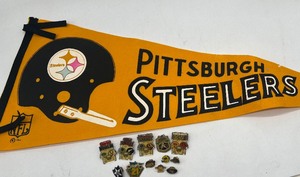 lot 465 image: Pittsburgh Steelers Felt Pennant and Vintage Enamel Football Superbowl Pins