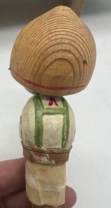 lot 485 image: Wood Carved Two Faced Flip Cork Bottle Stopper