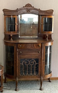 lot 489 image: Antique China Hutch with Claw Feet Curved Glass Doors with Key