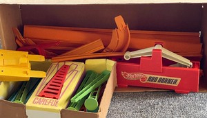 lot 413 image: Hot wheels Rod Runner Track