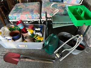 lot 340 image: HUGE Gardening Lot Miscellaneous Gardening Items
