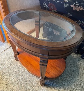 lot 359 image: Solid Wood End Table 2 of 2