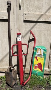 lot 349 image: Yard Tools, Post Hole Digger LOT
