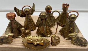 lot 481 image: Brass Miniature Nativity Set Made in Mexico