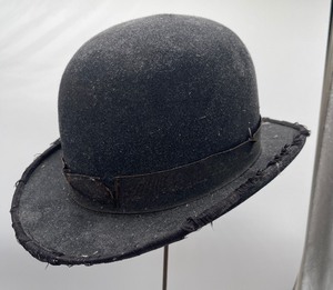lot 363 image: Vintage Hat with Hat Stand Display Lot