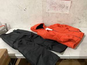 lot 429 image: Size Boys 10-12Y Smonty Ski Jacket and Pants, Orange