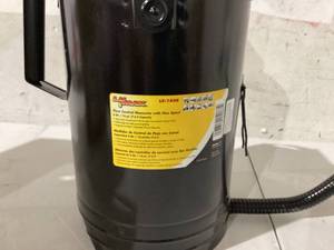 lot 471 image: LUMAX LX-1538 Black 8 Quart Flow Control Measure Can with Flex Spout