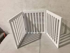 lot 276 image: unipaws 24H Free Standing Pet Gate, 3 Panels