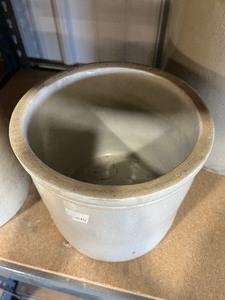 lot 46 image: 1 Gallon White Crock