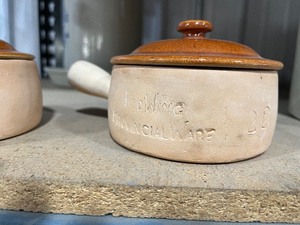 lot 21 image: Vintage Red Wing Provincial Ware Terracotta  Bean Pot
