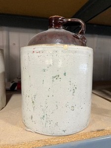 lot 25 image: 2 Gallon 2 tone Crock Jug