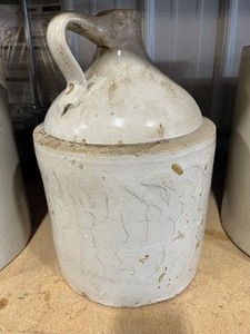 lot 39 image: 2 Gallon White Crock  Jug