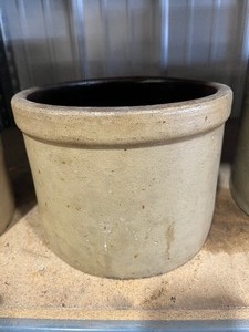 lot 41 image: 1 gallon crock 