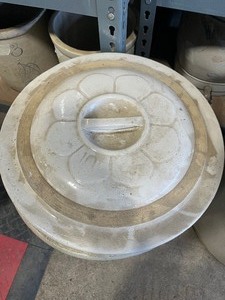lot 84 image: 10 Gallon Red Wing Crock With Lid