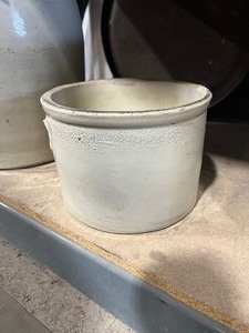 lot 65 image: 1 Gallon white crock