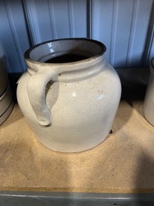 lot 73 image: White Bean Crock